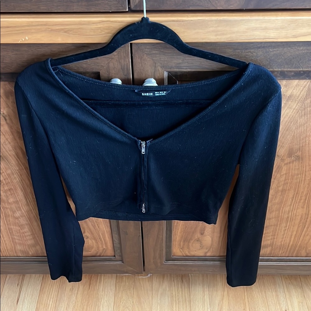SHEIN Black Zip Up Long Sleeve Crop Top